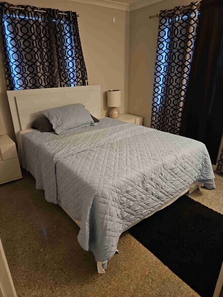 Building Photo - 1671 NE 32nd Ct