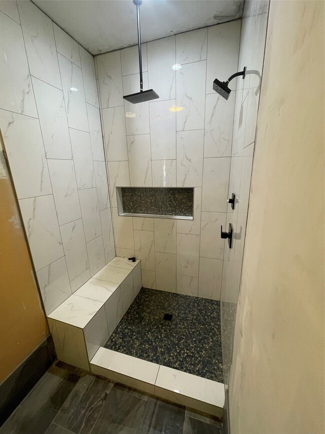 Building Photo - 304 Lockwood Dr