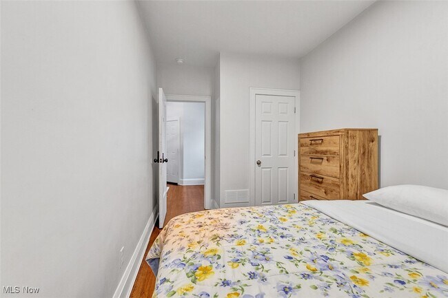 Building Photo - 2257 Grandview Ave