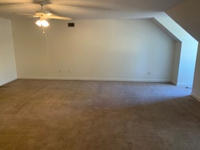 Building Photo - 1124 Sewanee Ct