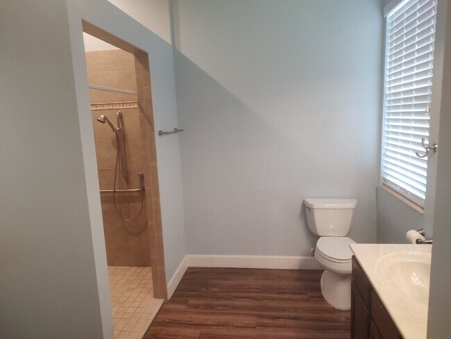 Building Photo - "Spacious 4-Bedroom with 3 Full Baths - 2,...