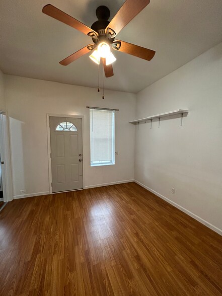 Building Photo - 2442 W Iowa St