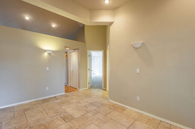 Building Photo - Beautiful home in the heart of Eagle