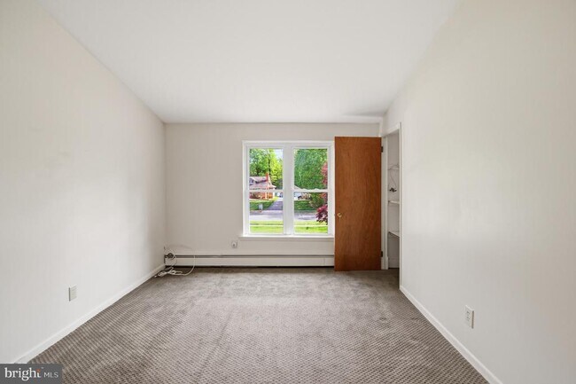 Building Photo - 1130 E Park Ave