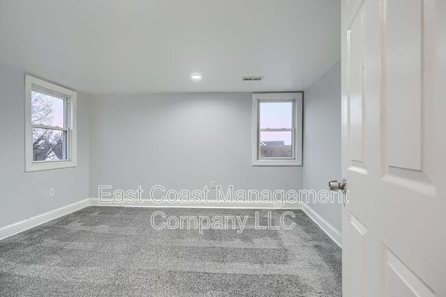 Building Photo - 4012 Fernhill Ave