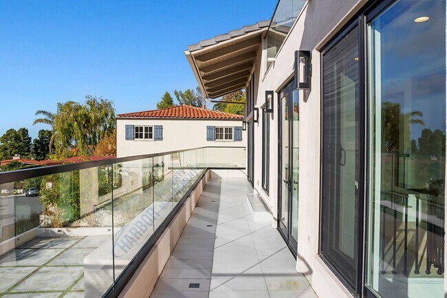 Building Photo - Palos Verdes Estates luxury home is now av...