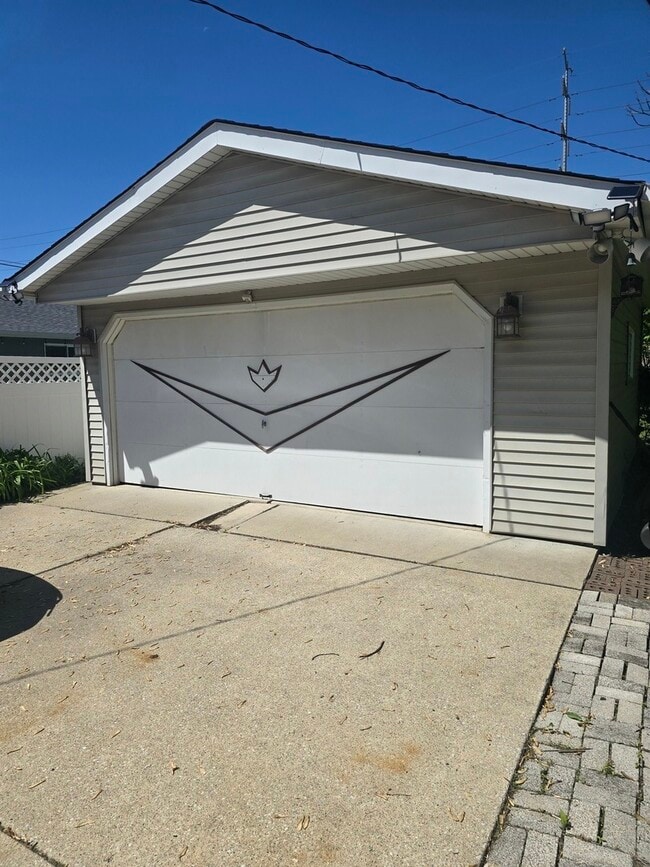 Building Photo - 1436 Beach Ave