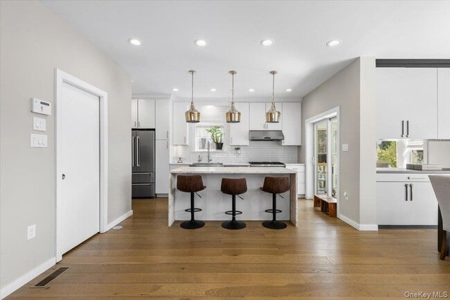 Building Photo - 73 Maple Ave