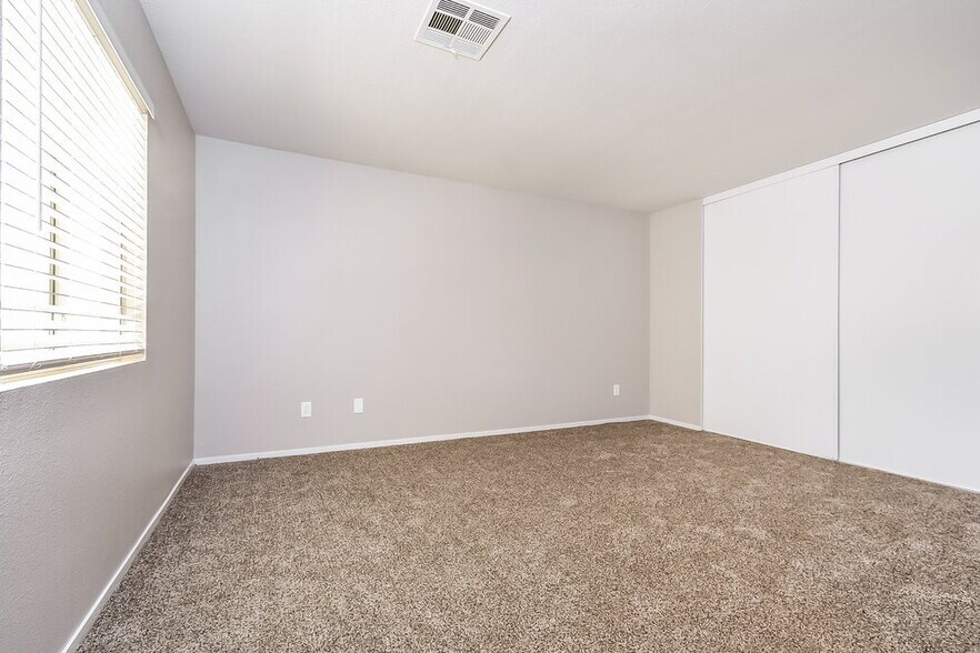 Building Photo - 613 Black Sand Ct