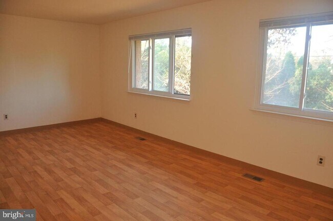 Building Photo - 112 Woodgate Ln