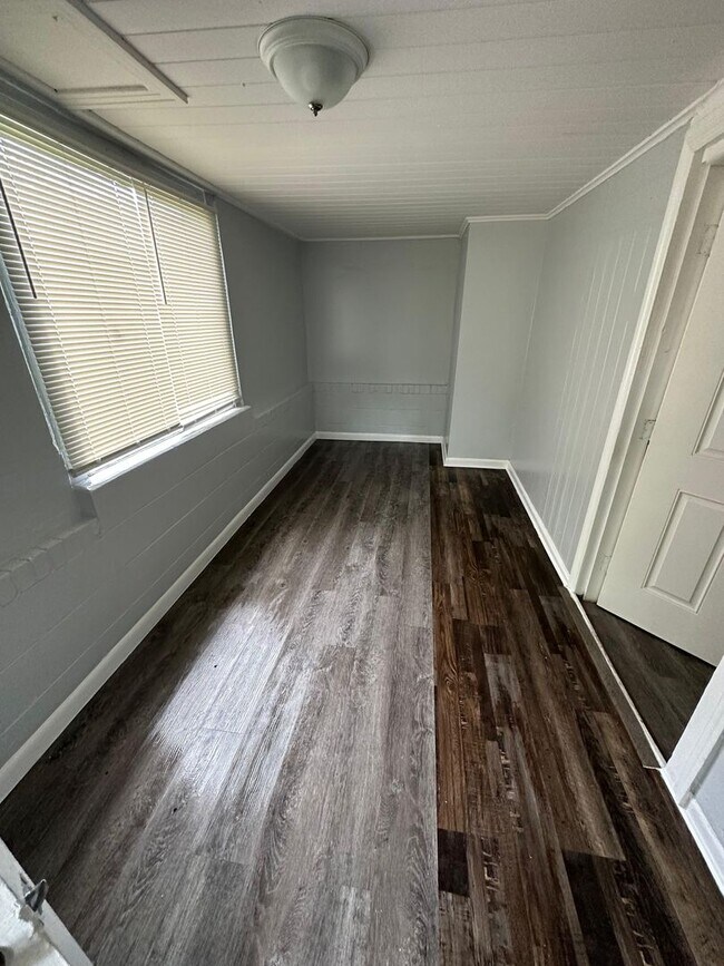 Building Photo - Fully renovated 3/1 Single Family Home ava...
