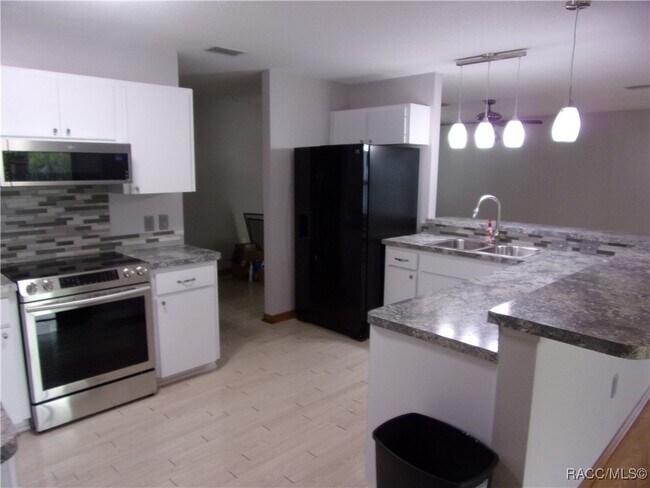 Building Photo - 905 N Palm Springs Terrace