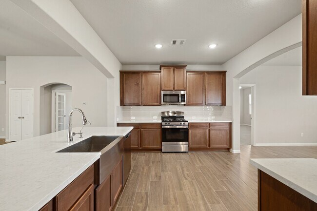 Building Photo - 6010 Kolle Dr