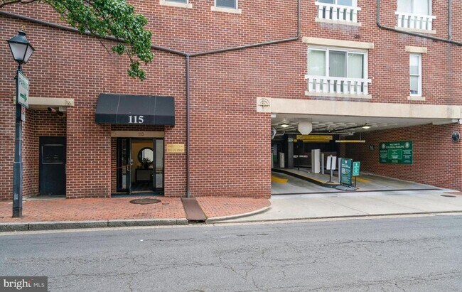 Building Photo - 115 S Lee St