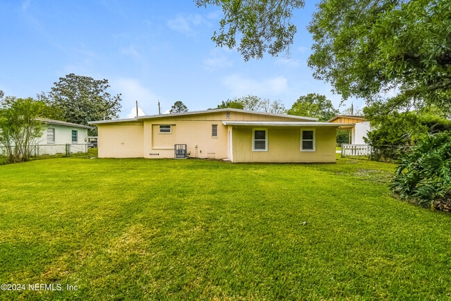 Building Photo - 6533 Burgundy Rd S