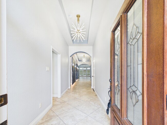 Building Photo - 2807 Naples Park Ln
