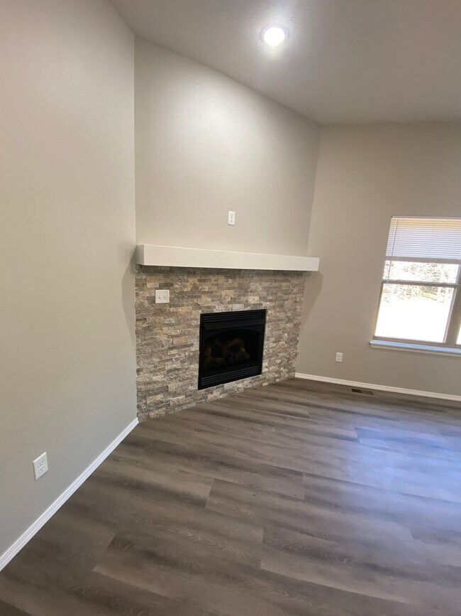 Building Photo - Brand New Home!!