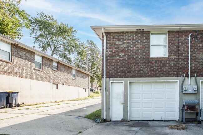 Building Photo - 4504-4506 N Jackson Ave