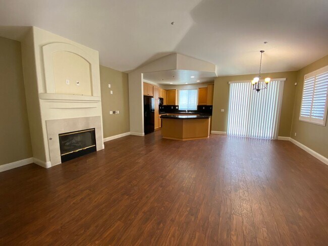 Building Photo - La Ventana Single Story Townhome