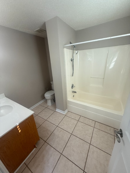 Building Photo - 136 Baxter Rd SE