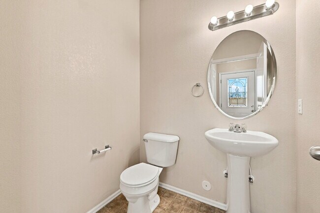 Building Photo - $1,895.95- 3-bed, 2.5-bath townhome in Colorado Springs!