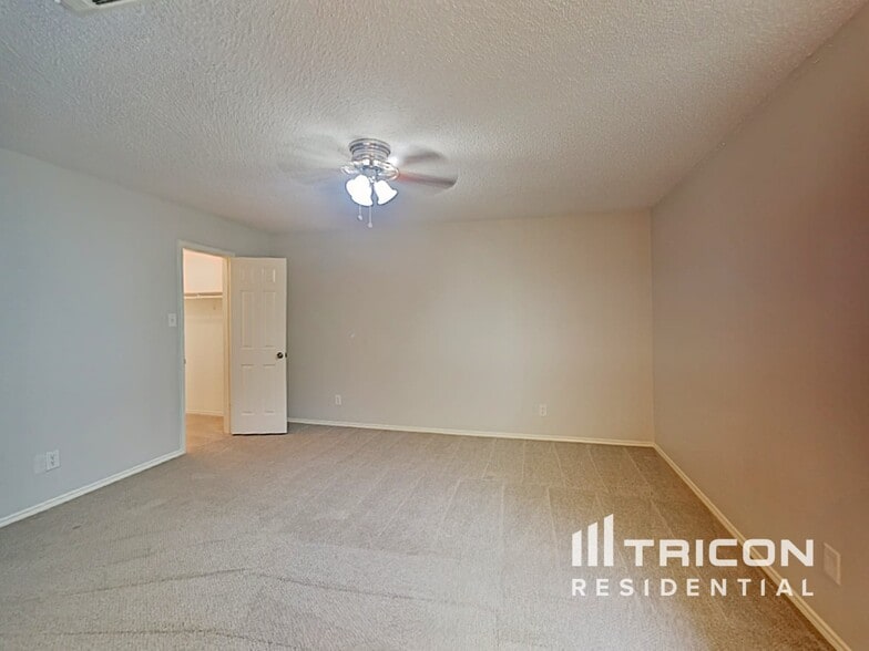 Building Photo - 537 Greenway Dr