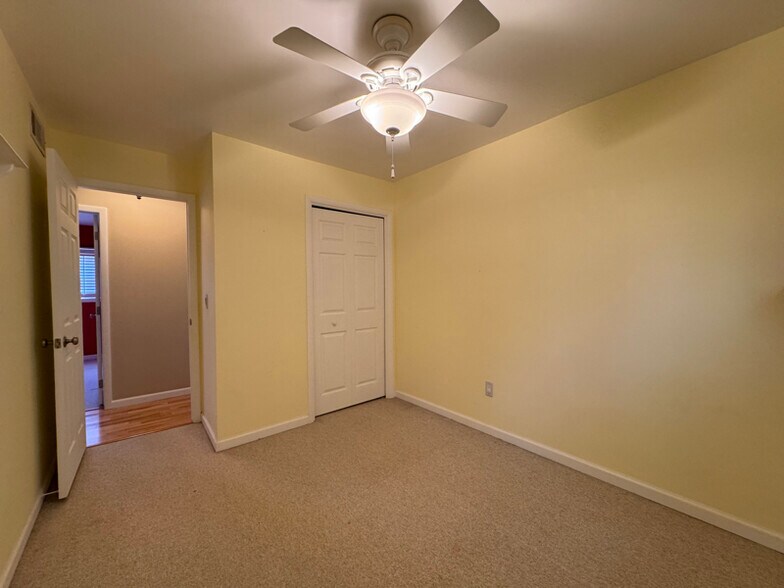 Building Photo - 197 Randall Dr