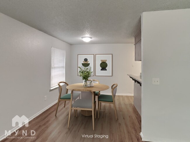 Building Photo - 1303 1/2 Berry Dr Apt A