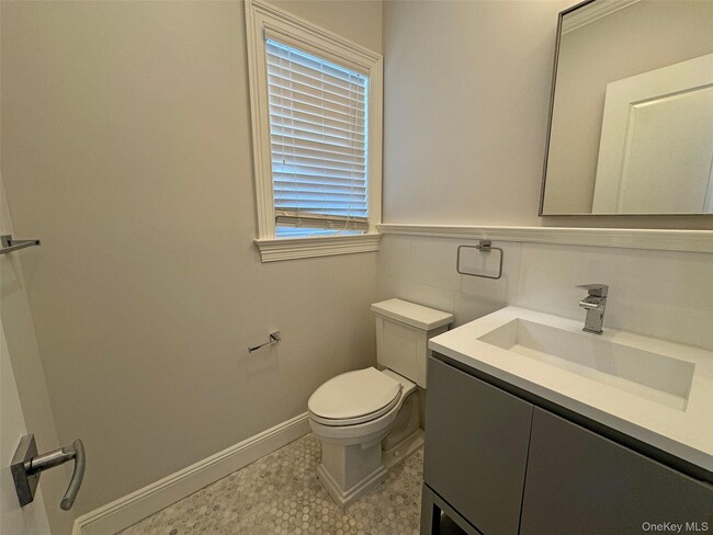 Building Photo - 1019 Grove St