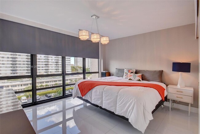 Building Photo - 2049 S Ocean Dr