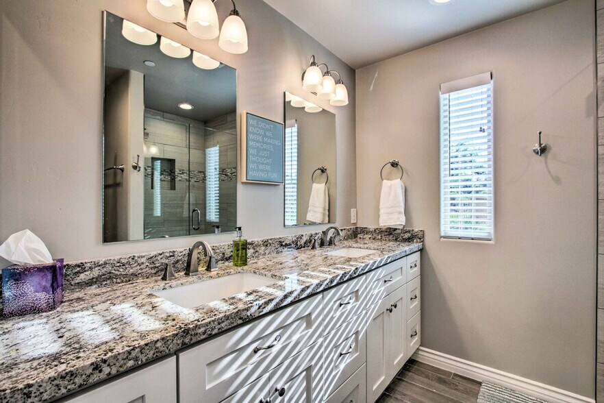 Building Photo - 6145 E Cave Creek Rd