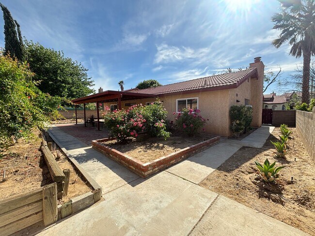 Building Photo - Charming East Lancaster Home