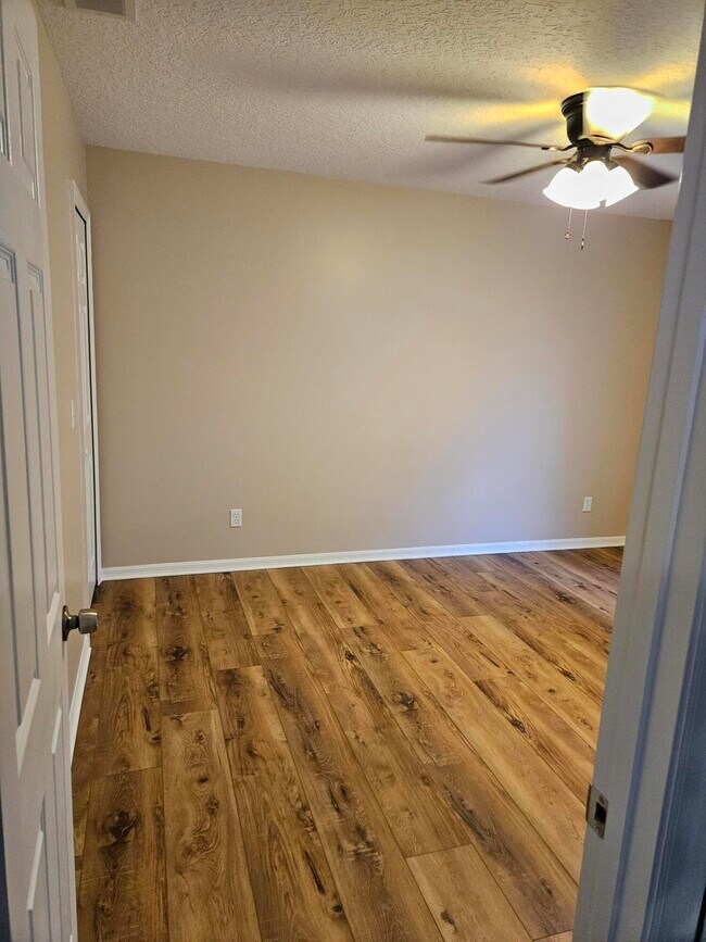 Building Photo - 5411 NW Arrowhead Terrace