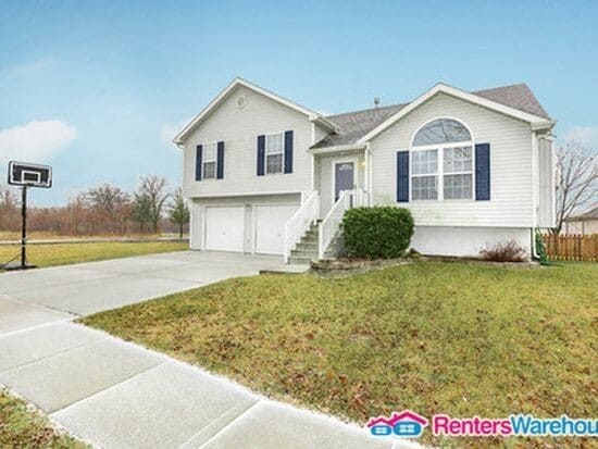 Primary Photo - Beautiful 3 bed, 2.5 baths in Kearney. Ava...