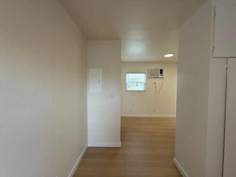 Building Photo - 15634 Leadwell St