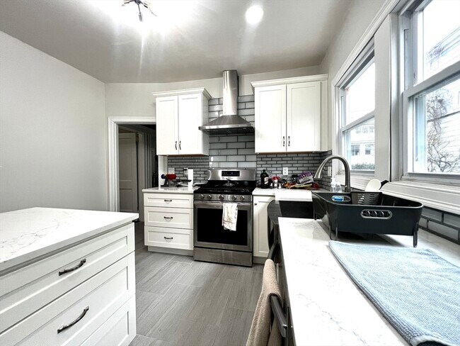 Building Photo - 12 Bailey St