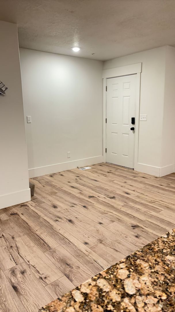 Building Photo - 2 bedroom 2.5 bath townhome