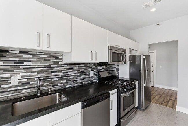 Building Photo - 903 Pine St