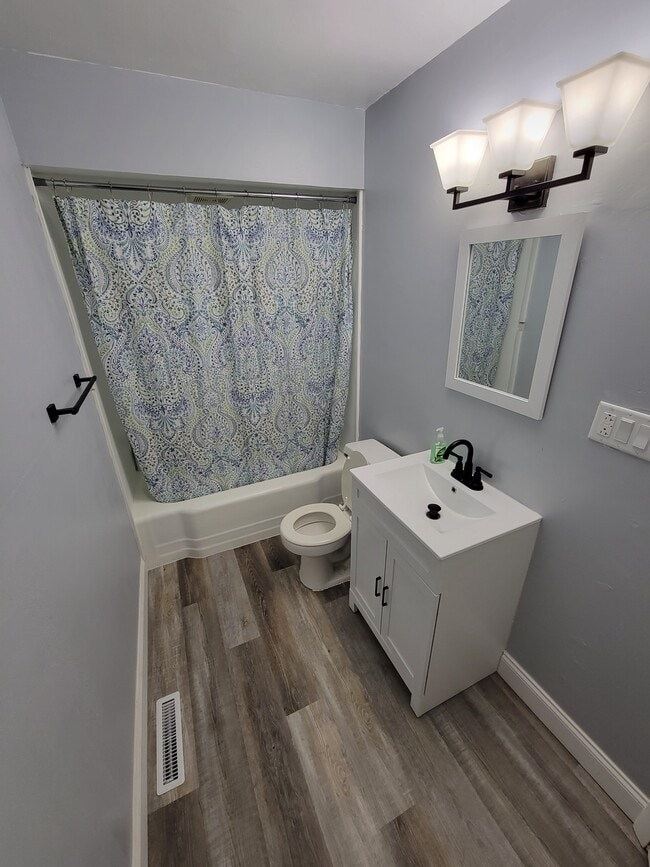 Building Photo - 1860 S Shore Blvd