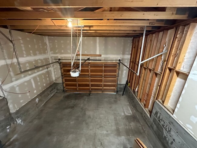 Building Photo - Great End Of Street location -  3 bedroom,...