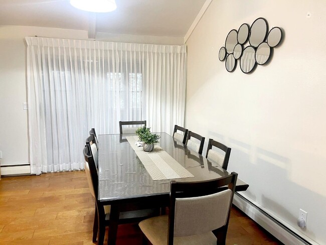 Building Photo - 8 Lawson Ct