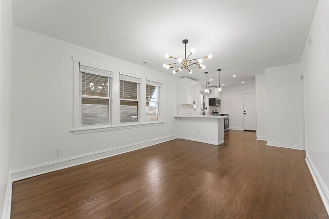 Building Photo - 5304 W Cornelia Ave