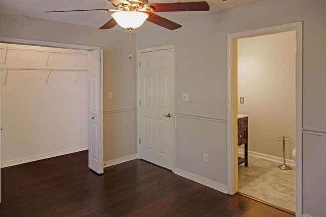 Building Photo - 2713 Bay Club Dr