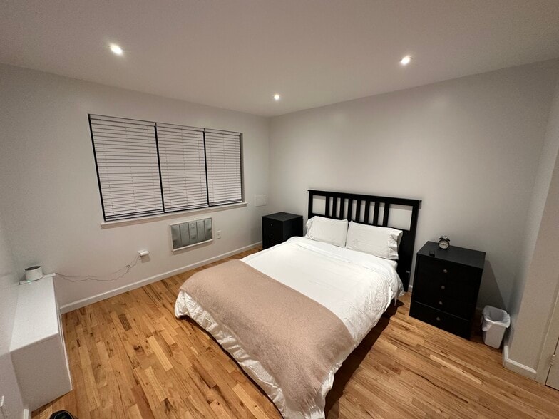Master Bedroom - 85 Hart St