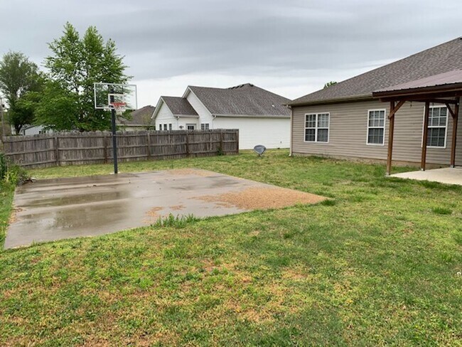 Building Photo - COMING SOON: Beautiful 3 bed/2 bath home l...