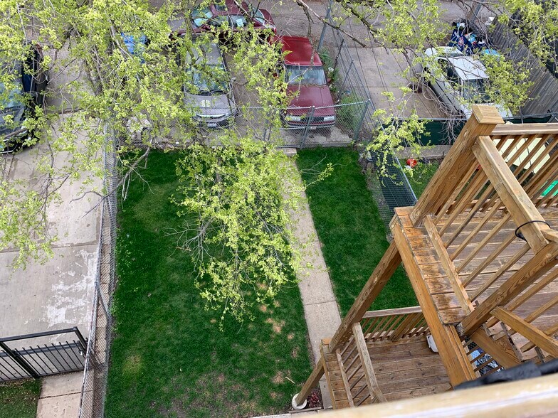 Building back yard and optional paved parking spot - 2608 W Evergreen Ave