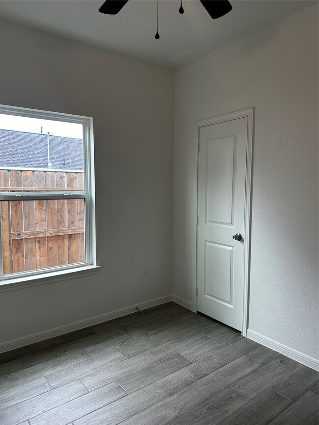 Building Photo - 16686 E Lynbrook