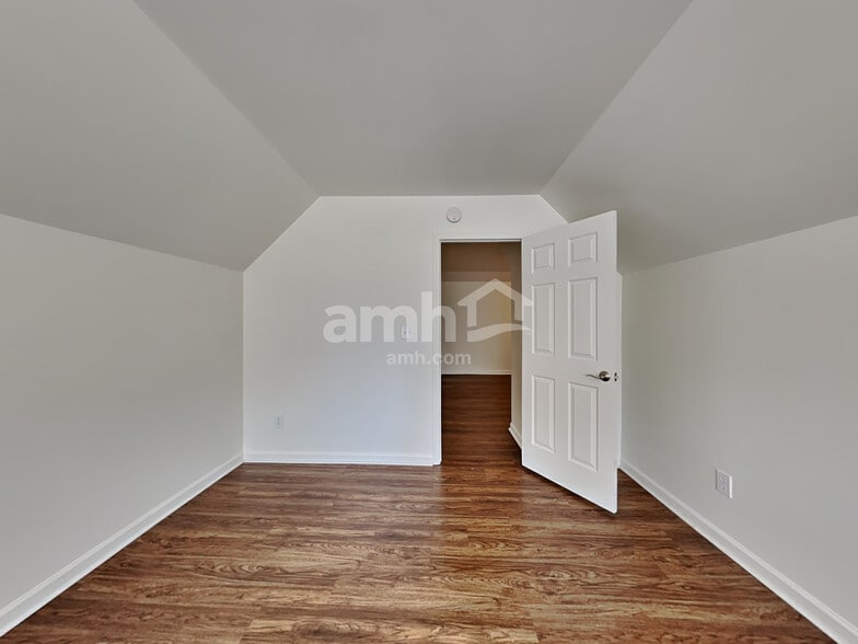 Building Photo - 145 Pearson Place