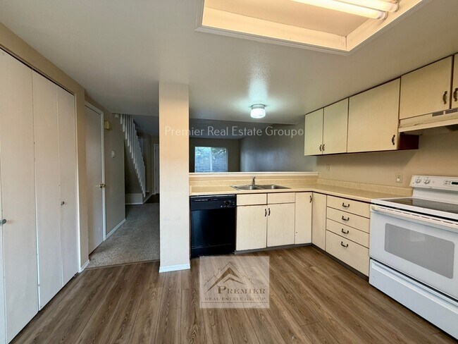 Building Photo - 1751 Shenandoah Dr