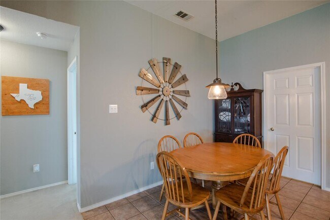 Building Photo - 113 Windsor-